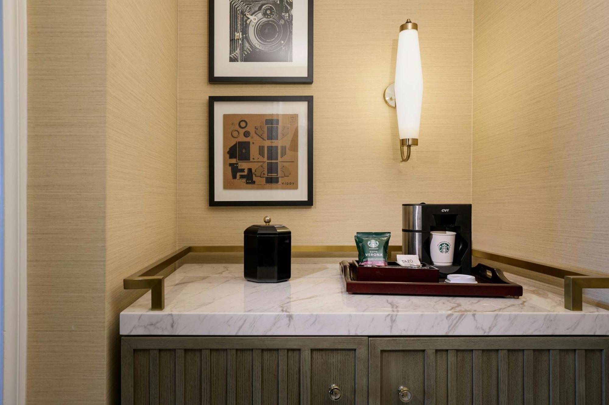 The Henry, Autograph Collection Hotel Диърборн Екстериор снимка