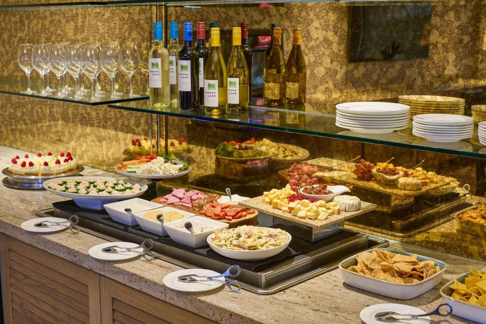 The Henry, Autograph Collection Hotel Диърборн Екстериор снимка