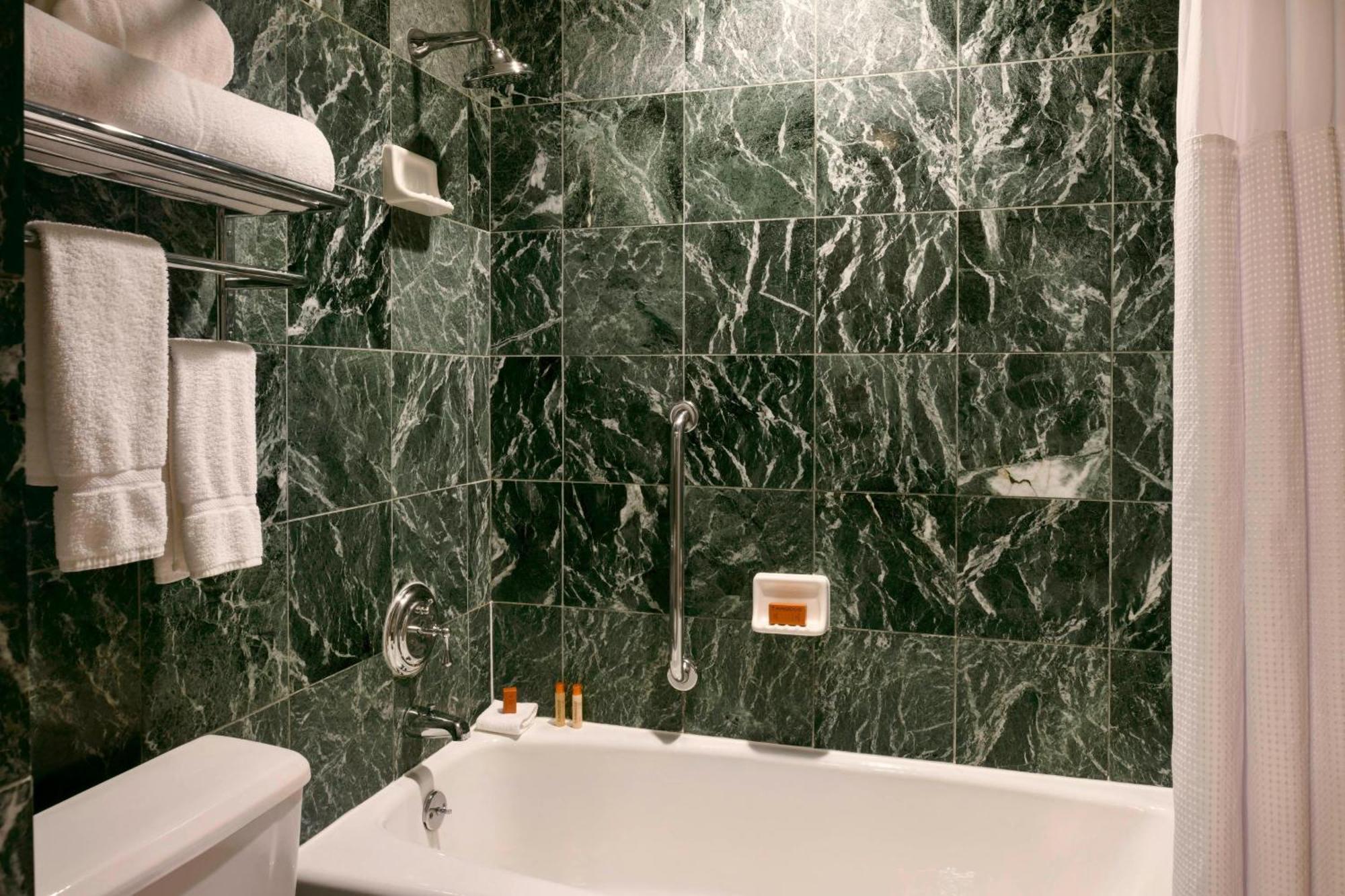 The Henry, Autograph Collection Hotel Диърборн Екстериор снимка