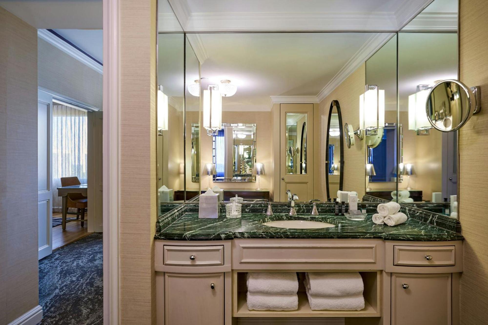 The Henry, Autograph Collection Hotel Диърборн Екстериор снимка